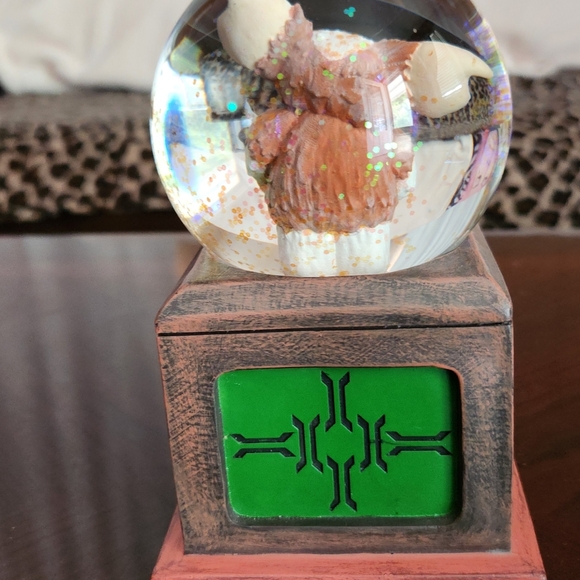 Gremlin Snowglobe - Picture 2 of 3